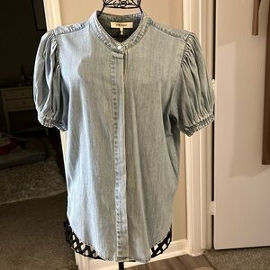 frame denim shirt with puffy sleeves…tags off, dry clean only. Thin cotton, soft